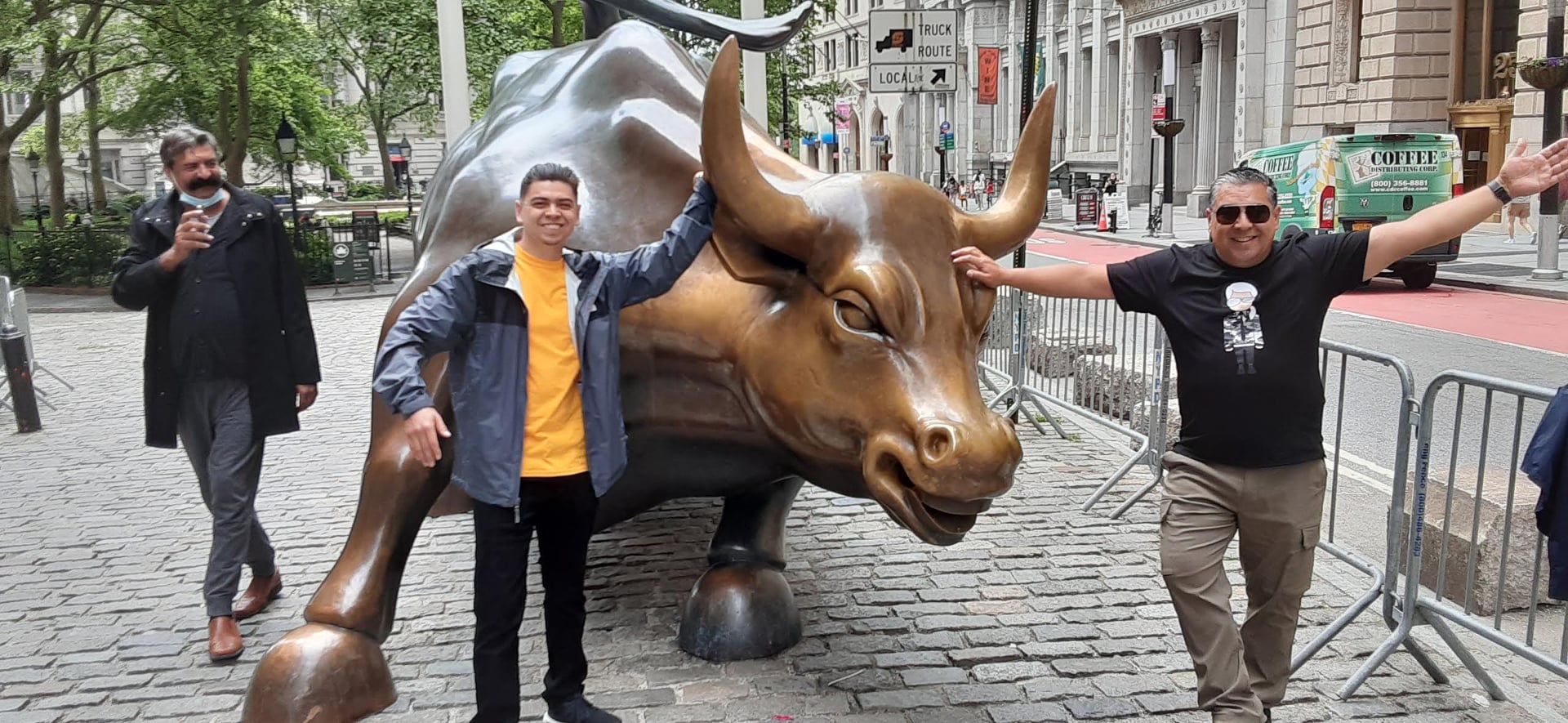 Bull of Wall Street tourist photo